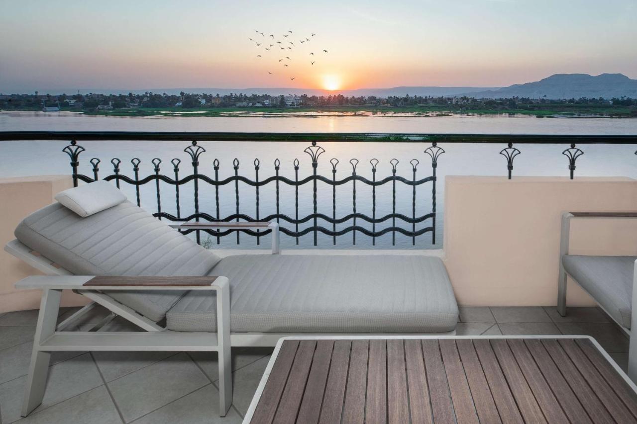 슈타인버그 나일 팰리스 호텔 룩소르 외부 사진 View of the Nile from the balcony of a suite at the Four Seasons Hotel, Cairo